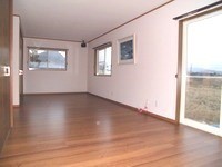 子供の成長と共に物も増えていくので、子供部屋には大容量のクローゼットを施工させて頂きました。